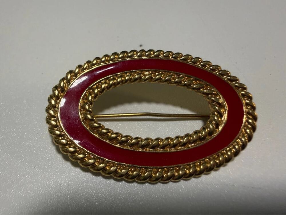 Vintage Monet O or oval gold tone red enamel brooch